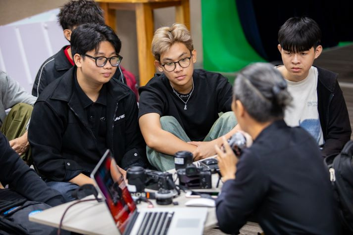 [HUTECH TIKTOK LIVE 2025] Tỏ tường nhóm ngành Truyền thông & Thiết kế, Kiến trúc - Mỹ thuật ứng dụng, Thể thao - Nghệ thuật 47
