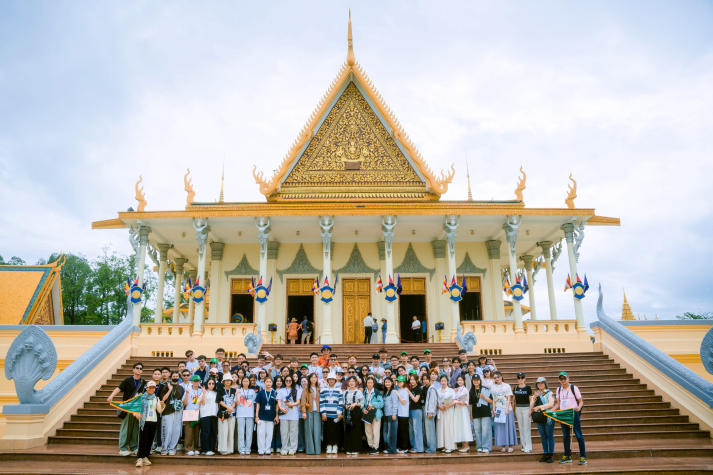 HUTECH students grow through international field trip to Cambodia 36