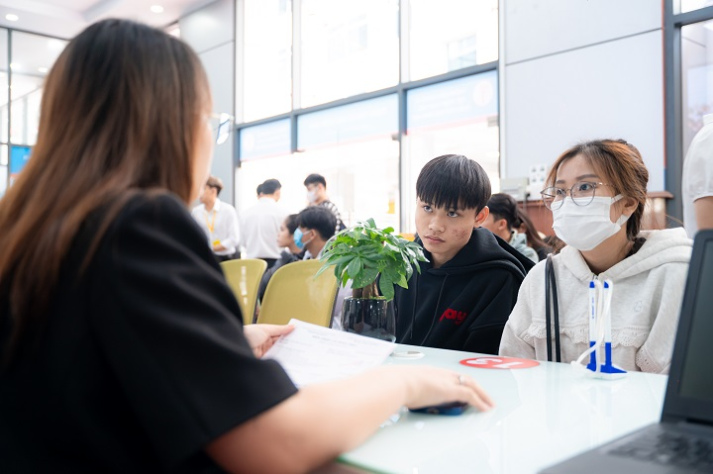 Từ lời khuyên của anh chị đi trước, tân sinh viên mạnh dạn chọn HUTECH cho hành trình đại học 6