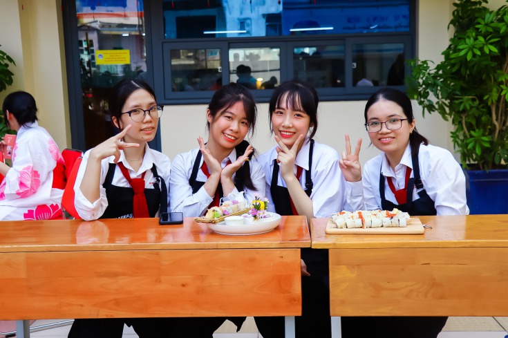 Các đội thi tham gia tranh tài trong Hội thi ẩm thực Nhật Bản & Chung kết hùng biện tiếng Nhật 2022 HUTECH 3