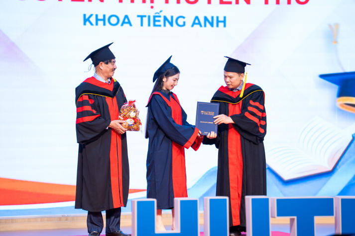 Các tân khoa HUTECH và hành trình học tập không ngừng nghỉ 113