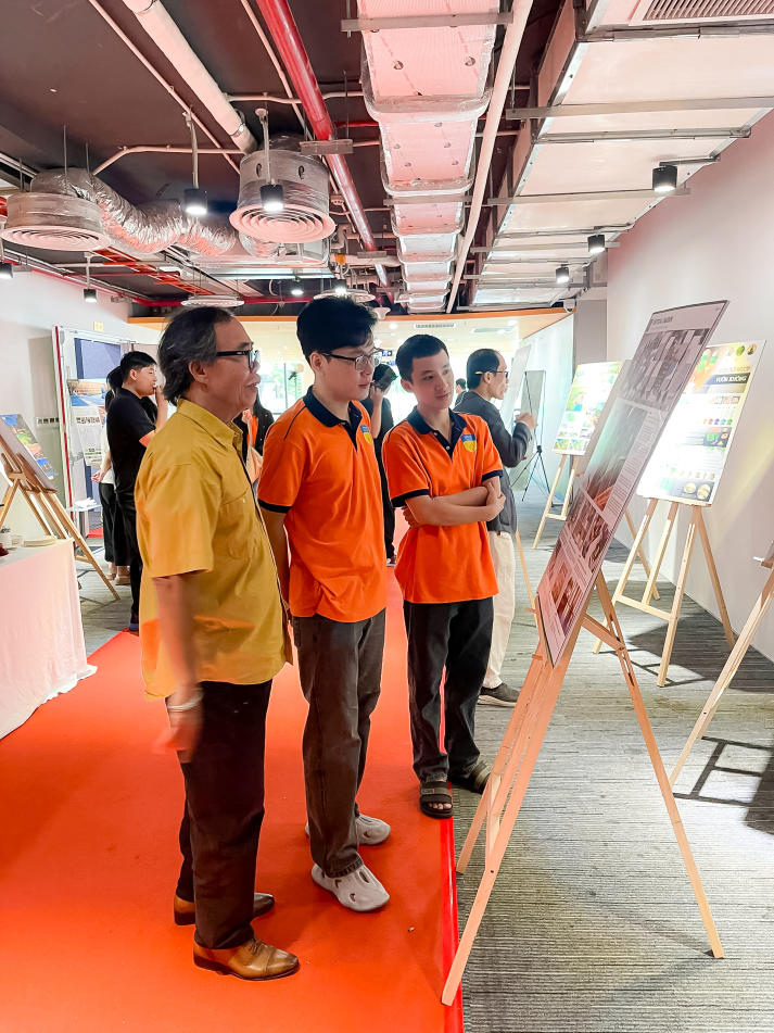 Sinh viên Khoa Kiến trúc - Mỹ thuật tiếp cận xu hướng đô thị xanh tại Smart Green Living Expo 2026 65