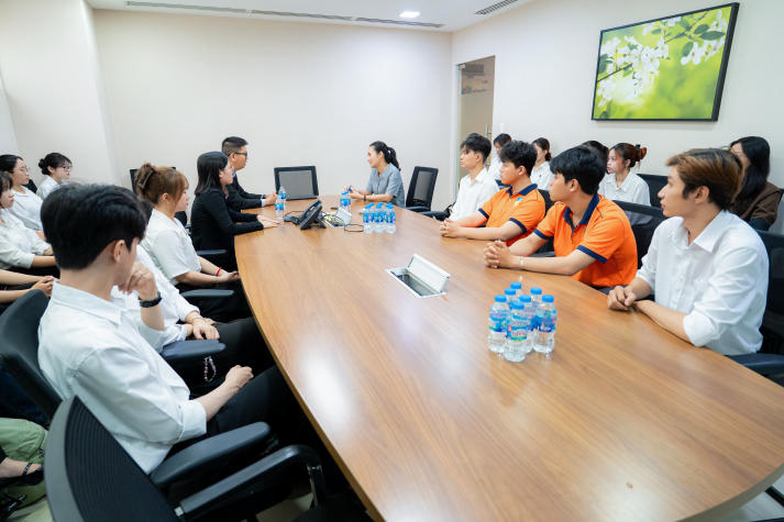 Sinh viên ngành Tài chính - Ngân hàng HUTECH bắt đầu hành trình thực tập tại FPTS 18