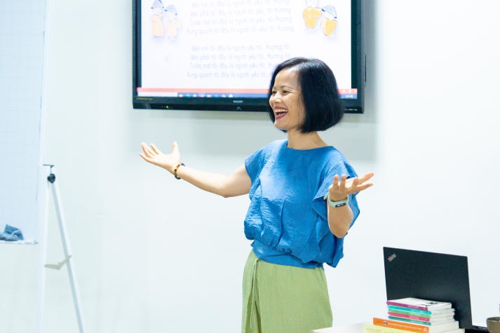 Sinh viên Khoa Truyền thông & Thiết kế học cách kiểm soát stress bằng Yoga cùng chuyên gia 30