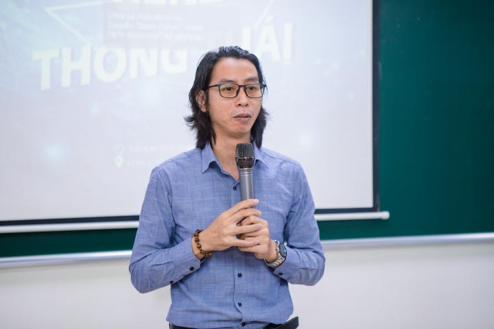 Sinh viên Khoa Khoa học Xã hội và Quan hệ Công chúng thể hiện tài năng qua cuộc thi học thuật “GenZ thông thái” 21