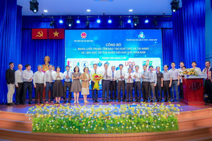 Vững bước vào kỷ nguyên số: HUTECH đồng hành cùng mạng lưới đào tạo công nghệ xuất sắc 9