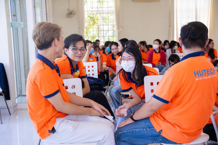 Sinh viên ngành Tâm lý học HUTECH học cách sống không stress 84