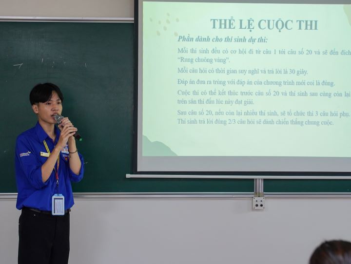 Sinh viên Khoa Trung Quốc học học ngoại ngữ theo gương Bác Hồ qua cuộc thi Rung chuông vàng 34