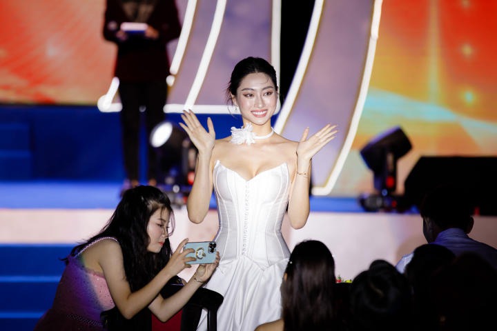 Nữ sinh Nguyễn Thị Tuyết Nhung đăng quang Hoa khôi Miss HUTECH 2023 84