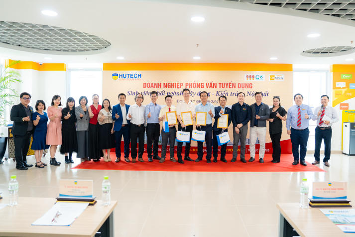 Doanh nghiệp phỏng vấn tuyển dụng trực tiếp: Sinh viên Xây dựng - Kiến trúc - Nội thất nắm bắt cơ hội việc làm ngay từ giảng đường 74