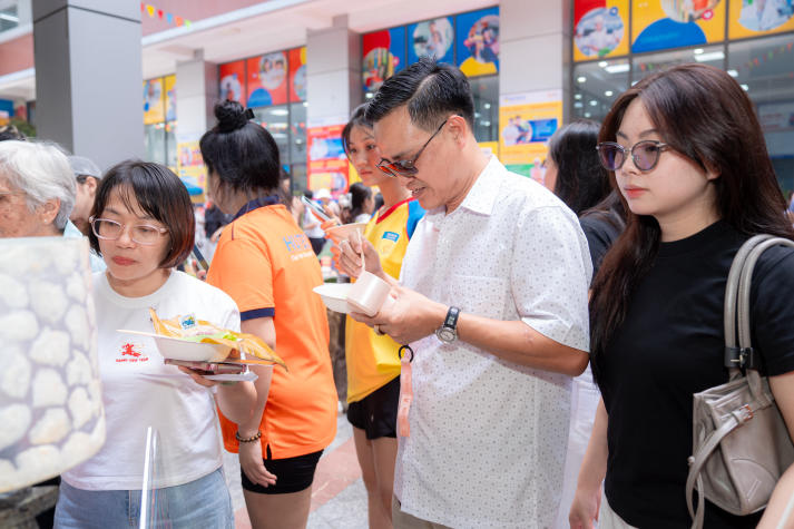 [Video] Một ngày “du hành” qua 15 nền văn hóa cùng Food Stories của sinh viên Quan hệ công chúng 100