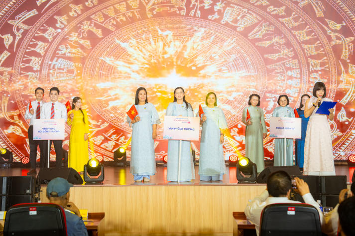 Một mùa giai điệu thăng hoa: HUTECH tôn vinh tháng 11 qua “Tiếng hát từ giảng đường” 2025 84