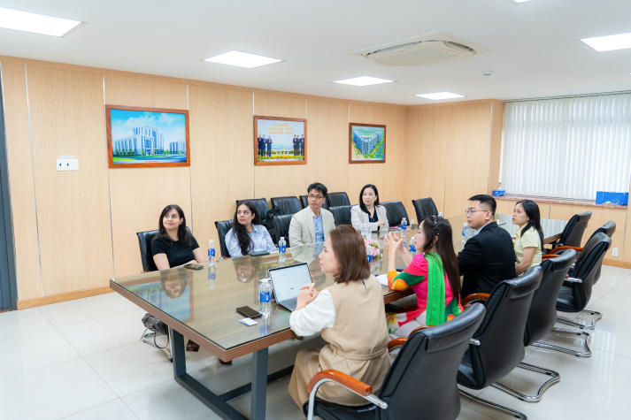 Thêm cầu nối trải nghiệm quốc tế cho sinh viên HUTECH qua buổi làm việc cùng Northeastern University (Hoa Kỳ) 12