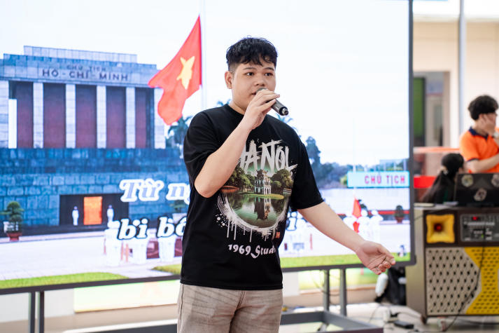 [Video] Văn nghệ sân trường HUTECH khuấy động không khí chào đón newbies 89