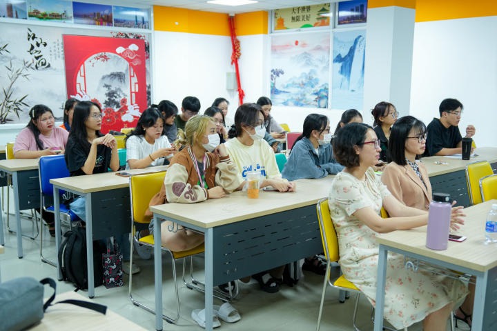Sinh viên Khoa Trung Quốc học hào hứng tìm hiểu về ngày Tết Nguyên tiêu của Trung Quốc 18