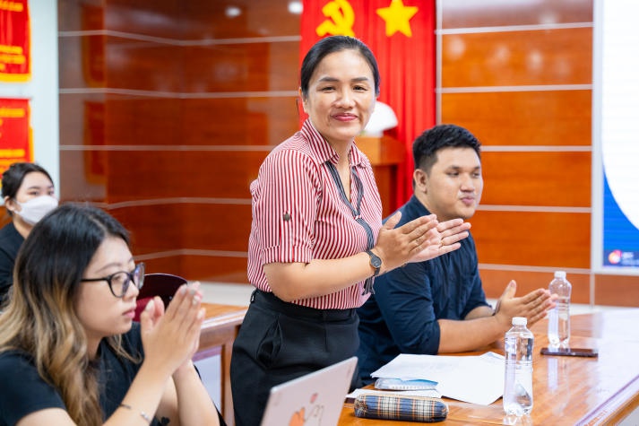 Sinh viên ngành Quan hệ công chúng HUTECH khám phá những bí mật về nghề biên tập viên 17