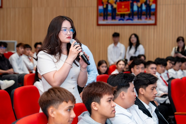 Thêm hành trang để chinh phục ngành Hàng không cho sinh viên HUTECH 61