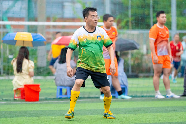 [Hội thao CB-GV-NV HUTECH 2025]: Rực lửa với những cuộc rượt đuổi tỷ số bộ môn Bóng đá nam 32