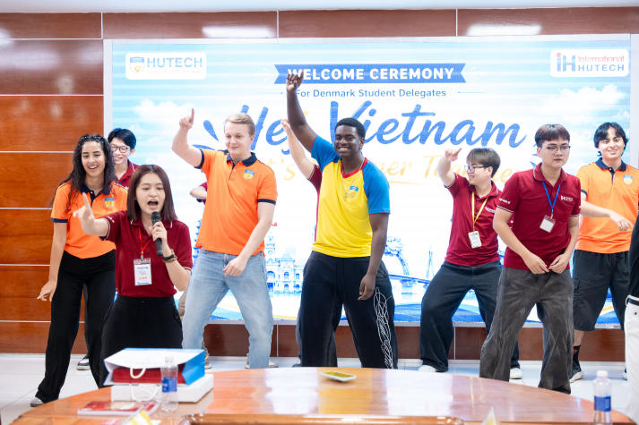 [Video] HUTECH-ers cùng bạn bè quốc tế khởi động mùa hè đa văn hóa tại Vietnam Summer Program 75