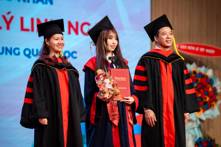 Tân cử nhân HUTECH vững vàng hành trang, rộng mở hành trình mới 18