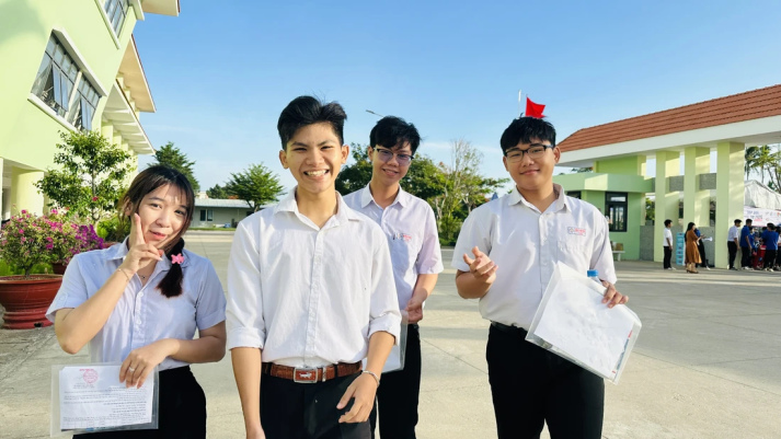 Hơn 1,2 triệu thí sinh bước vào buổi thi đầu tiên kỳ thi tốt nghiệp THPT 2026 33