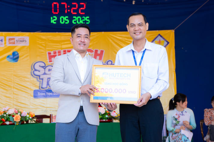 HUTECH Scholarship Tour 2025: HUTECH tiếp tục trao 36 suất học bổng trị giá 25% học phí toàn khóa cho học sinh 03 trường THPT 36