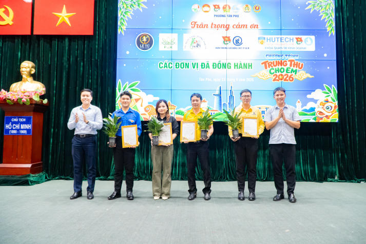 “Ngàn sắc mơ ước” mang Trung thu ấm áp đến hơn 400 thiếu nhi phường Tân Phú 10