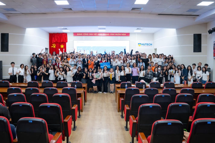 Sinh viên Tâm lý học HUTECH tổ chức talkshow tâm lý và báo cáo dự án chăm sóc sức khoẻ tinh thần “Sóng ấm lan toả” 135