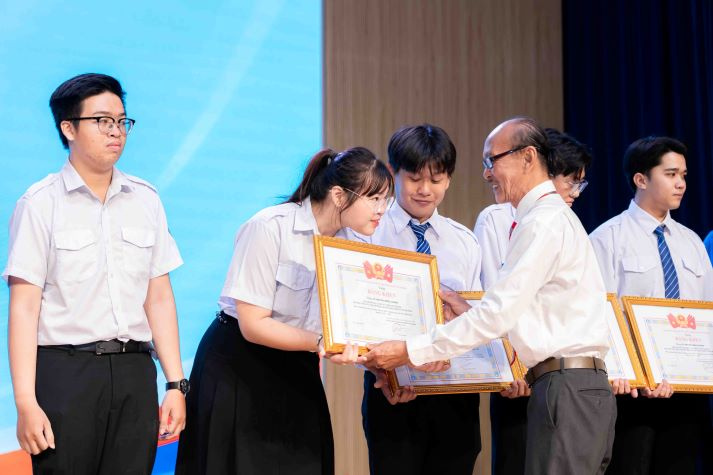 HUTECH tự hào dẫn đầu toàn TP.HCM về số lượng “Sinh viên 5 tốt” và “Tập thể Sinh viên 5 tốt” 25