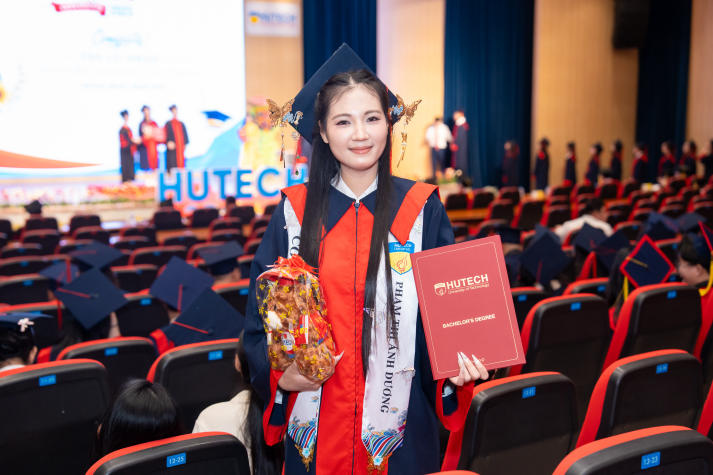 Các tân khoa HUTECH và hành trình học tập không ngừng nghỉ 121