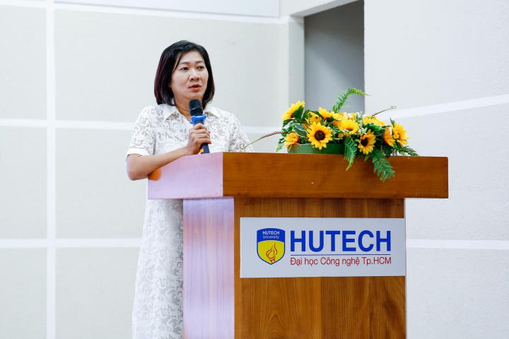 TS. Nguyễn Thị Ngọc Quyên gửi lời chúc đến toàn thể các tân sinh viên khóa 2022