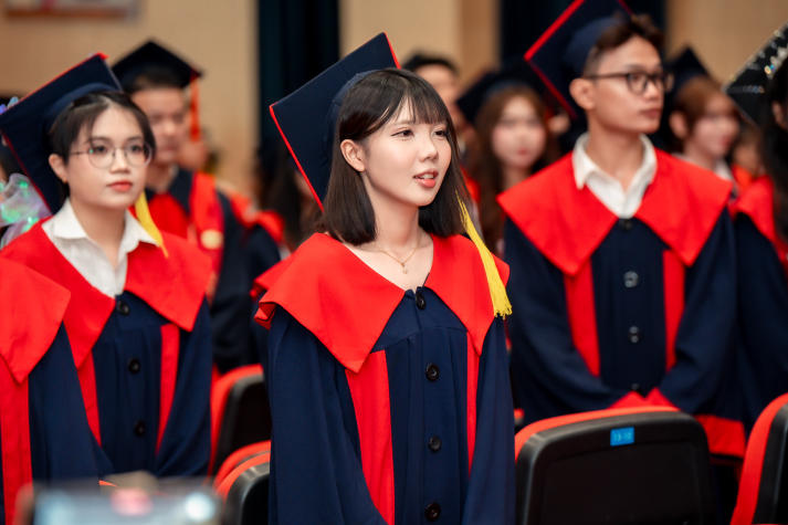 Lễ trao bằng tốt nghiệp HUTECH: Dấu son cho hành trình bền bỉ chinh phục tri thức 17