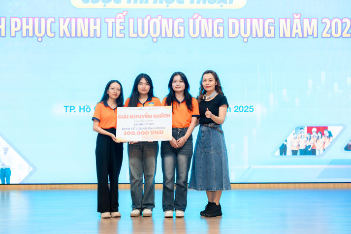 [Video] Sinh viên Khoa Quản trị kinh doanh làm chủ mô hình kinh tế lượng - Bứt phá tư duy, chinh phục tri thức 121