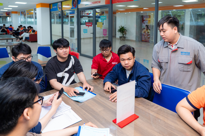 Sinh viên Trường Kỹ thuật HUTECH mở rộng hành trình khám phá công nghệ cùng loạt sân chơi mới 97