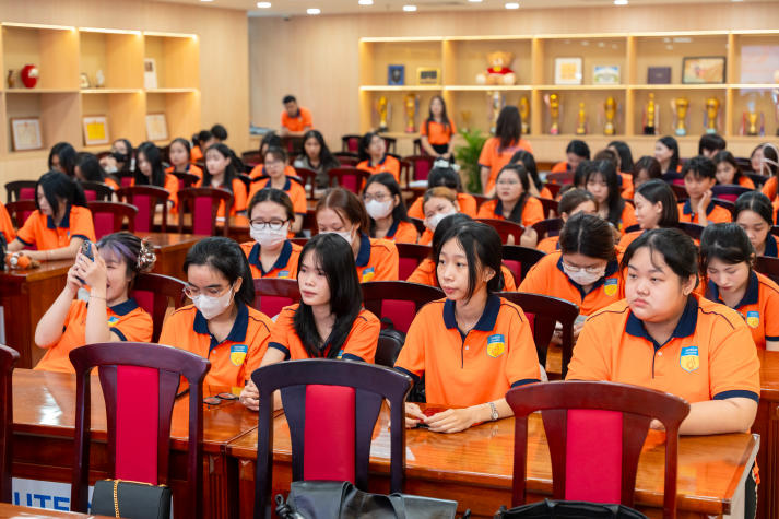 Sinh viên Công nghệ thẩm mỹ “chạm ngõ” nghề làm đẹp chuyên nghiệp, mở lối tương lai đầy triển vọng 98