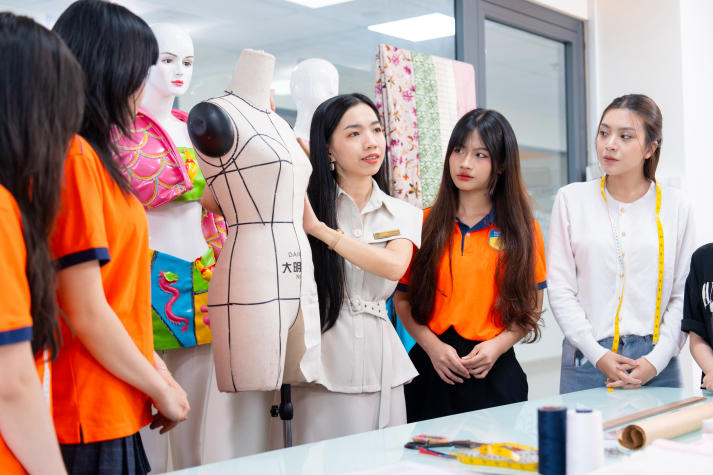 HUTECH-ers và những “va chạm nghề nghiệp” trên giảng đường 73