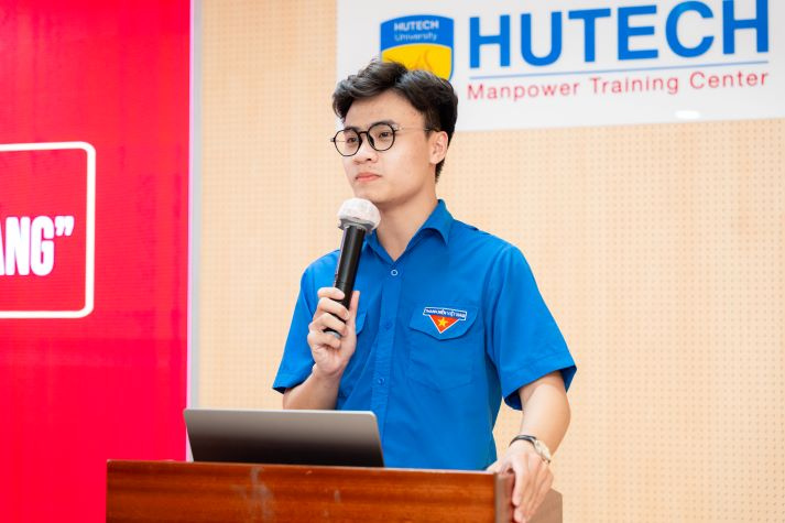 CLB Lý luận trẻ HUTECH đồng hành cùng Đoàn viên, sinh viên thắp sáng niềm tin Đảng 40