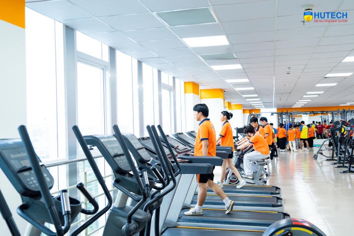 Sinh viên HUTECH thoả sức rèn luyện thể chất tại hệ thống phòng gym đa năng, hiện đại 52