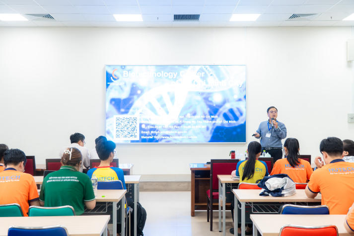 Trang bị hành trang cho “BioGenZ” HUTECH trước làn sóng phát triển của Công nghệ sinh học 49