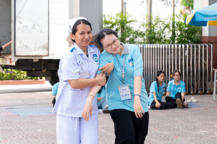 “Chạy trạm” cấp cứu, sinh viên Khoa Điều dưỡng - Kỹ thuật y học luyện bản lĩnh xử trí tình huống y khoa 50