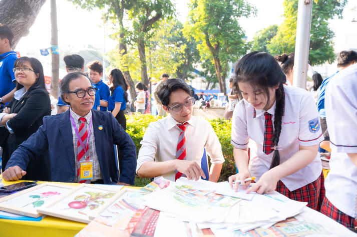 [Video] HUTECH mang đến nhiều thông tin giá trị tại Ngày hội tư vấn tuyển sinh - hướng nghiệp 2026 38