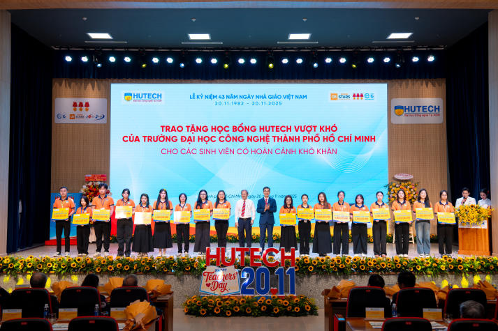 [Video] HUTECH long trọng công bố xếp hạng QS Ranking trong dịp Tri ân Nhà giáo 20/11 205