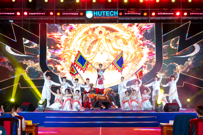 [Video] Đêm hội văn hóa HUTECH bùng nổ, Miss HUTECH 2027 chính thức khởi động 35