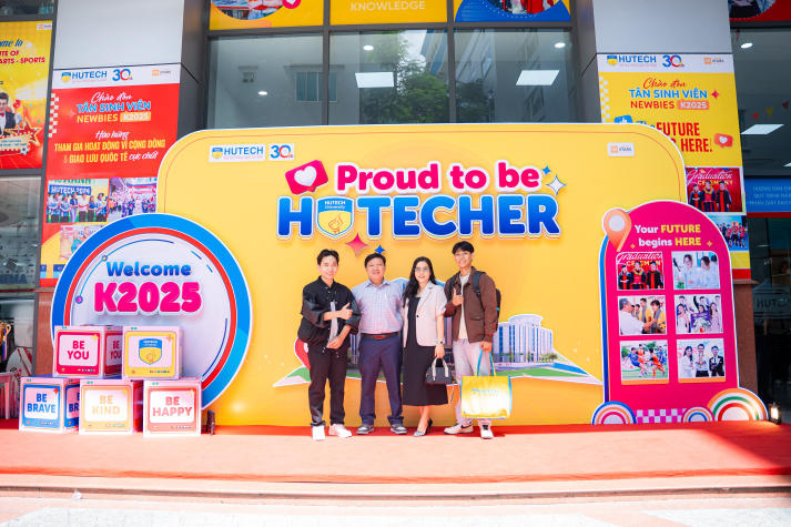[Video] Đông đảo phụ huynh đồng hành cùng tân sinh viên nhập học tại HUTECH 71