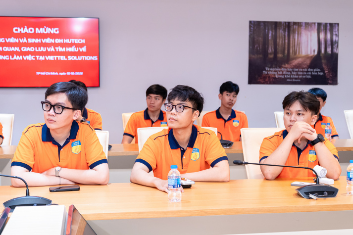 Viettel Telecom mở góc nhìn thực tế về công nghệ kinh doanh số cho sinh viên Thương mại điện tử 28