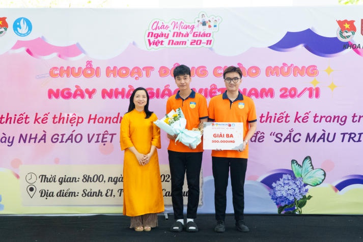 [Ảnh] Thiết kế thiệp handmade sáng tạo, sinh viên Khoa Kiến trúc - Mỹ thuật gởi lòng tri ân đến thầy cô 98