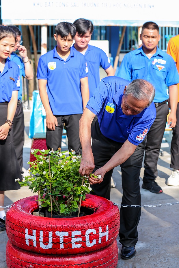 Mùa hè xanh HUTECH 2022: Mặt trận TP.HCM khánh thành sân chơi & tổ chức Ngày hội thiếu nhi tại xã Phú Xuân 161