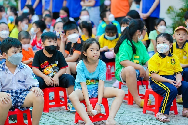 Mùa hè xanh HUTECH 2022: Mặt trận TP.HCM khánh thành sân chơi & tổ chức Ngày hội thiếu nhi tại xã Phú Xuân 81