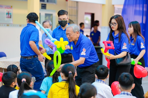 Mùa hè xanh HUTECH 2022: Mặt trận TP.HCM khánh thành sân chơi & tổ chức Ngày hội thiếu nhi tại xã Phú Xuân 94