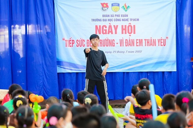 Mùa hè xanh HUTECH 2022: Mặt trận TP.HCM khánh thành sân chơi & tổ chức Ngày hội thiếu nhi tại xã Phú Xuân 76